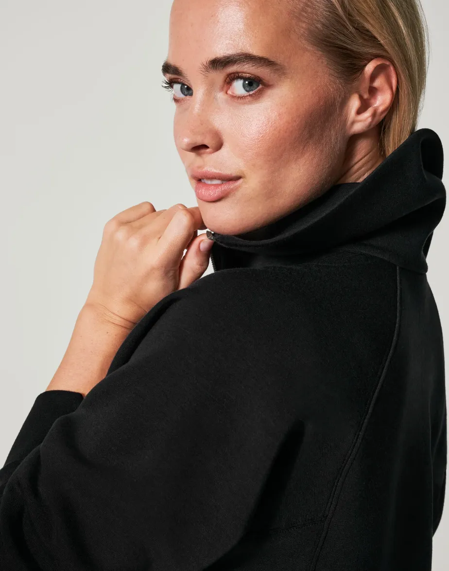 Airessentials Half Zip in Very Black