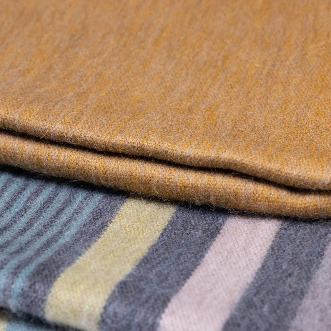 Alpaca Gold Throw