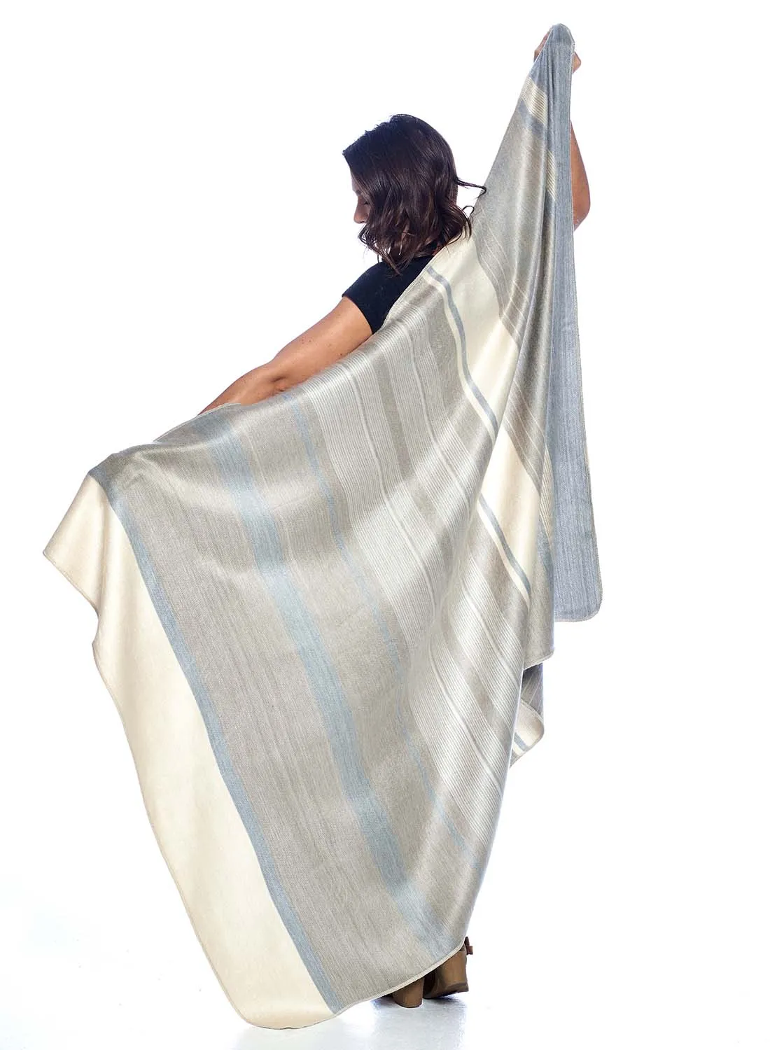 Alpaca Throw / Silver Birch