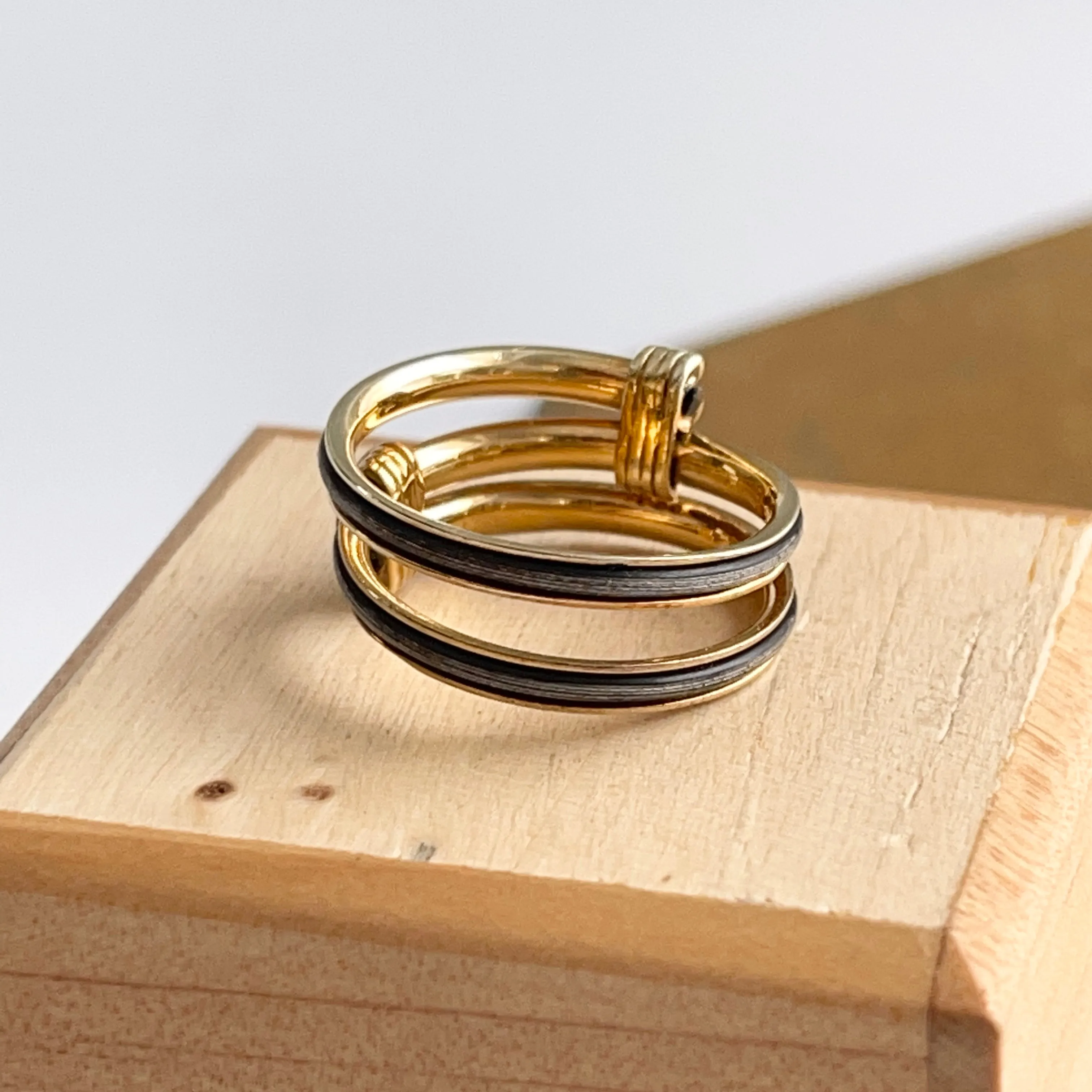 Estate 18KT Yellow Gold Black Elephant Hair Triple Strand Ring