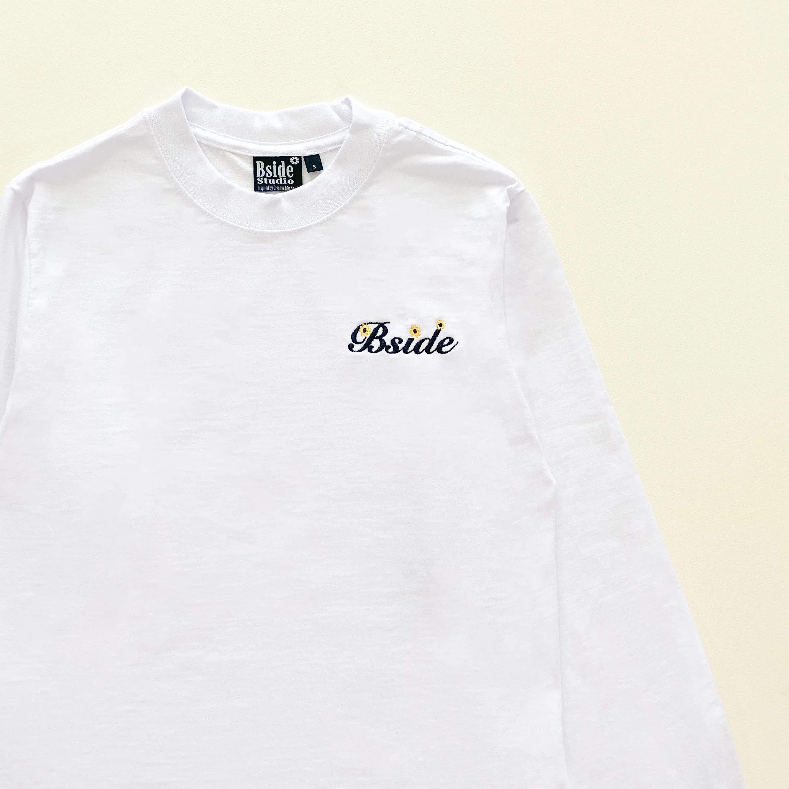 Flower Script tee by Bside Studio "Black"