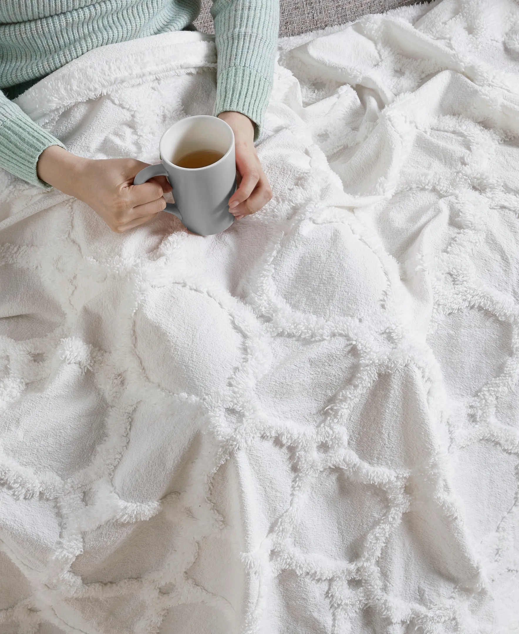 Hannah Chenille Lightweight Throw with Fringe Tassel