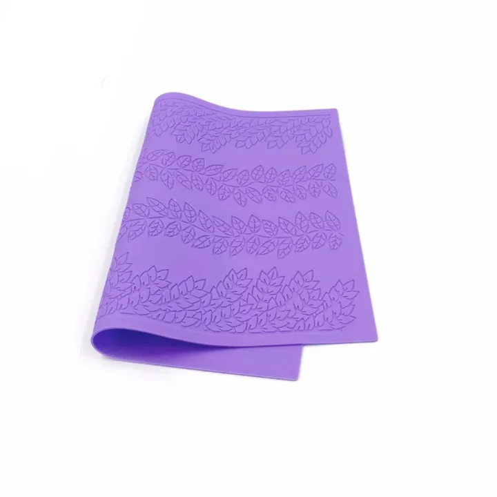 LAUREL LEAVES CAKE LACE MAT