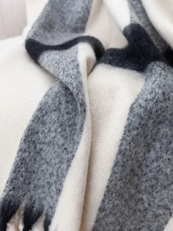 Linen House Embrace Throw 140x180cm Tartan