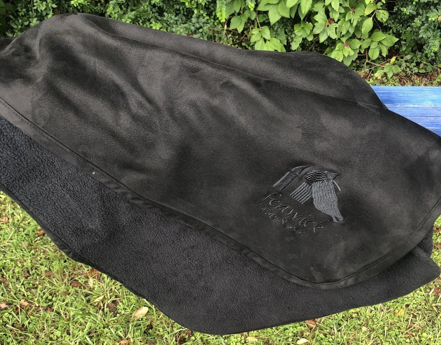 LT EquSuede Throw