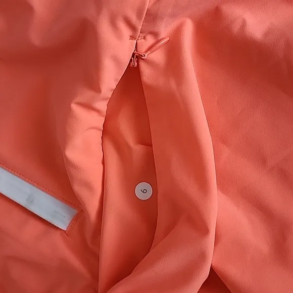Lululemon Sun Showers Rain Jacket in Grapefruit/White Size 6