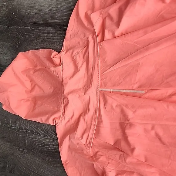 Lululemon Sun Showers Rain Jacket in Grapefruit/White Size 6
