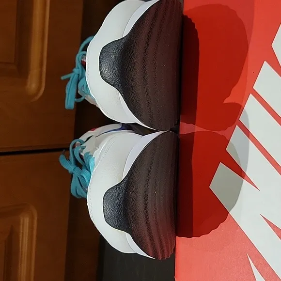New in Box: NIKE Air Max Dawn (GS) Floral Swoosh Big Kids