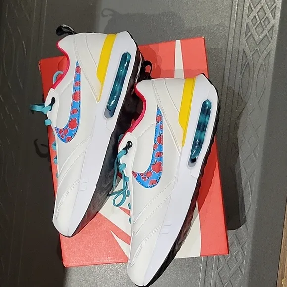 New in Box: NIKE Air Max Dawn (GS) Floral Swoosh Big Kids