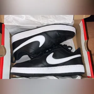 Nike Court Borough Low Recraft- 7Y/W8.5