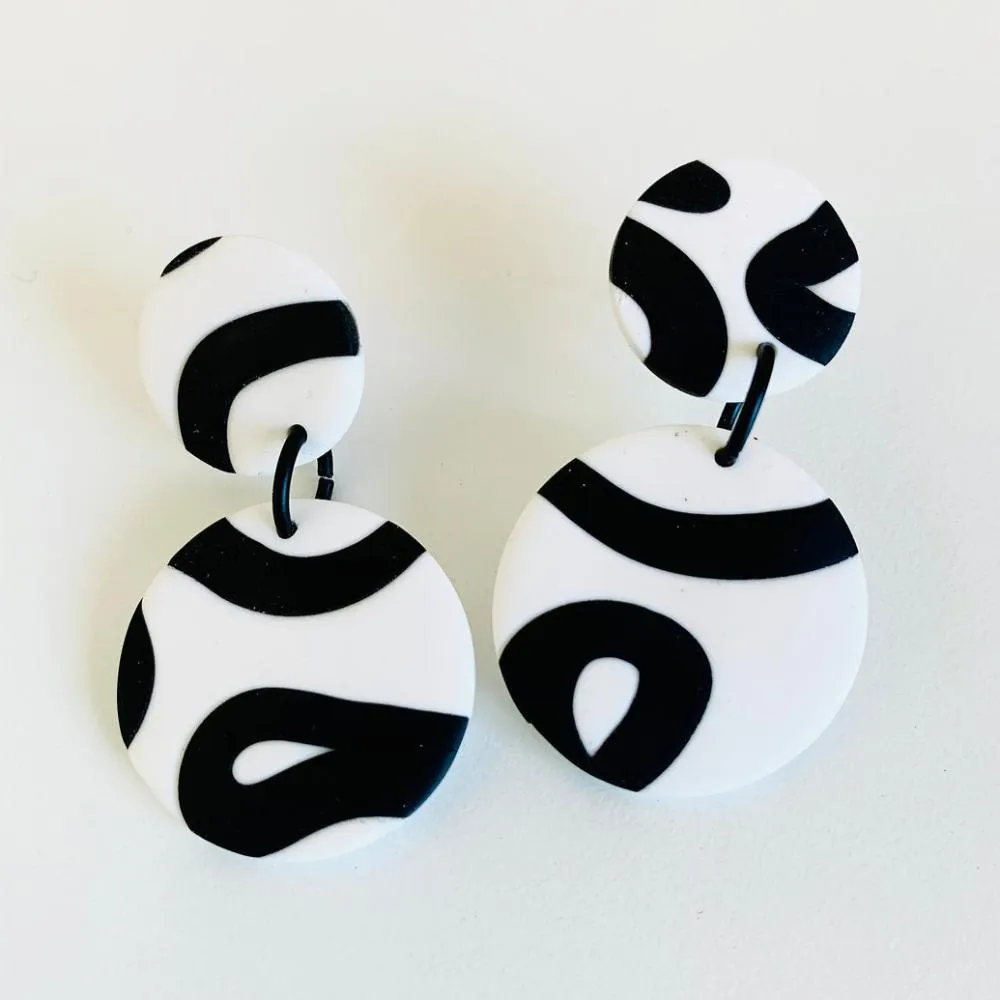 No Shrinking Violet - Songlines Medium Earrings