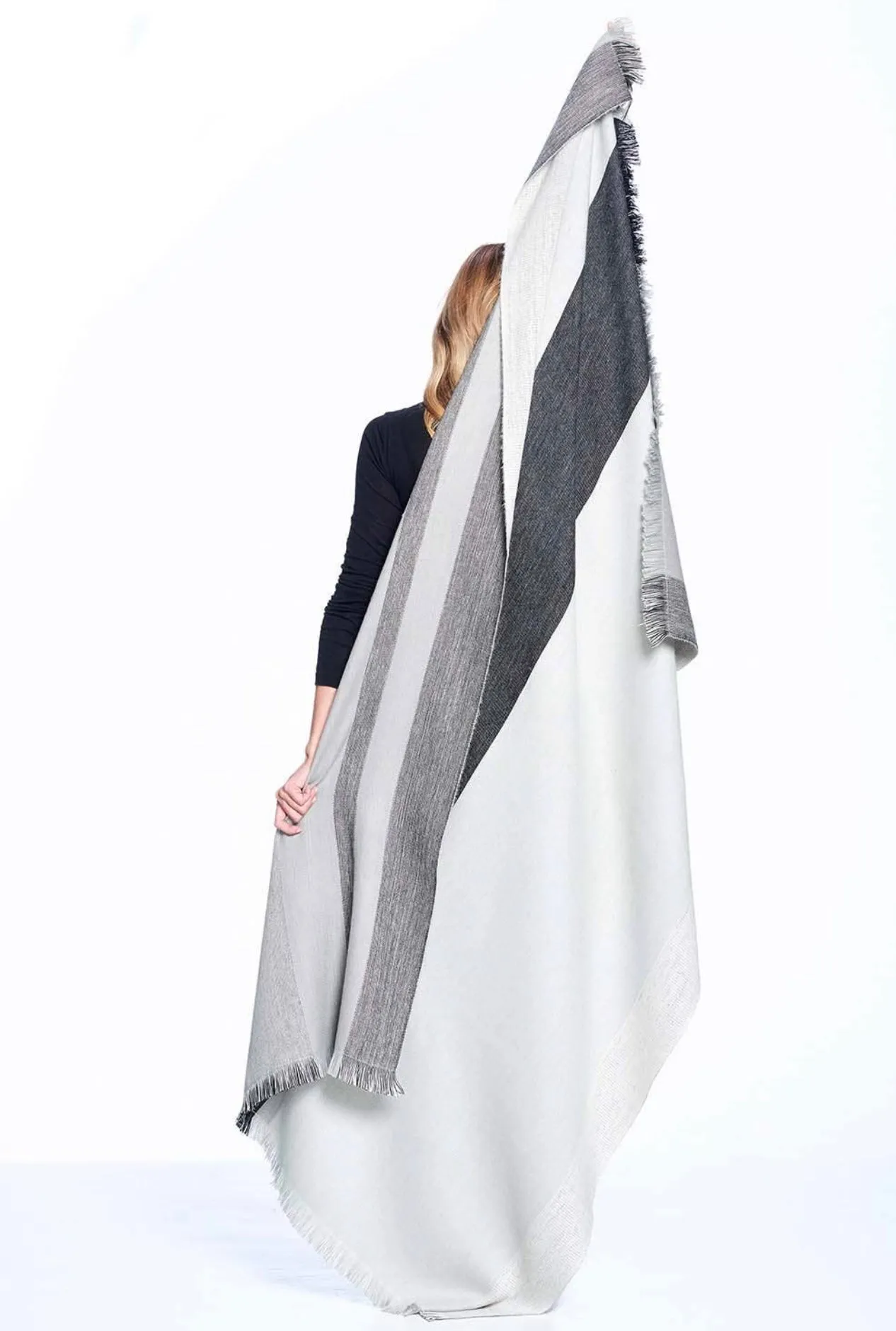 Reversible Alpaca Throw Monochrome