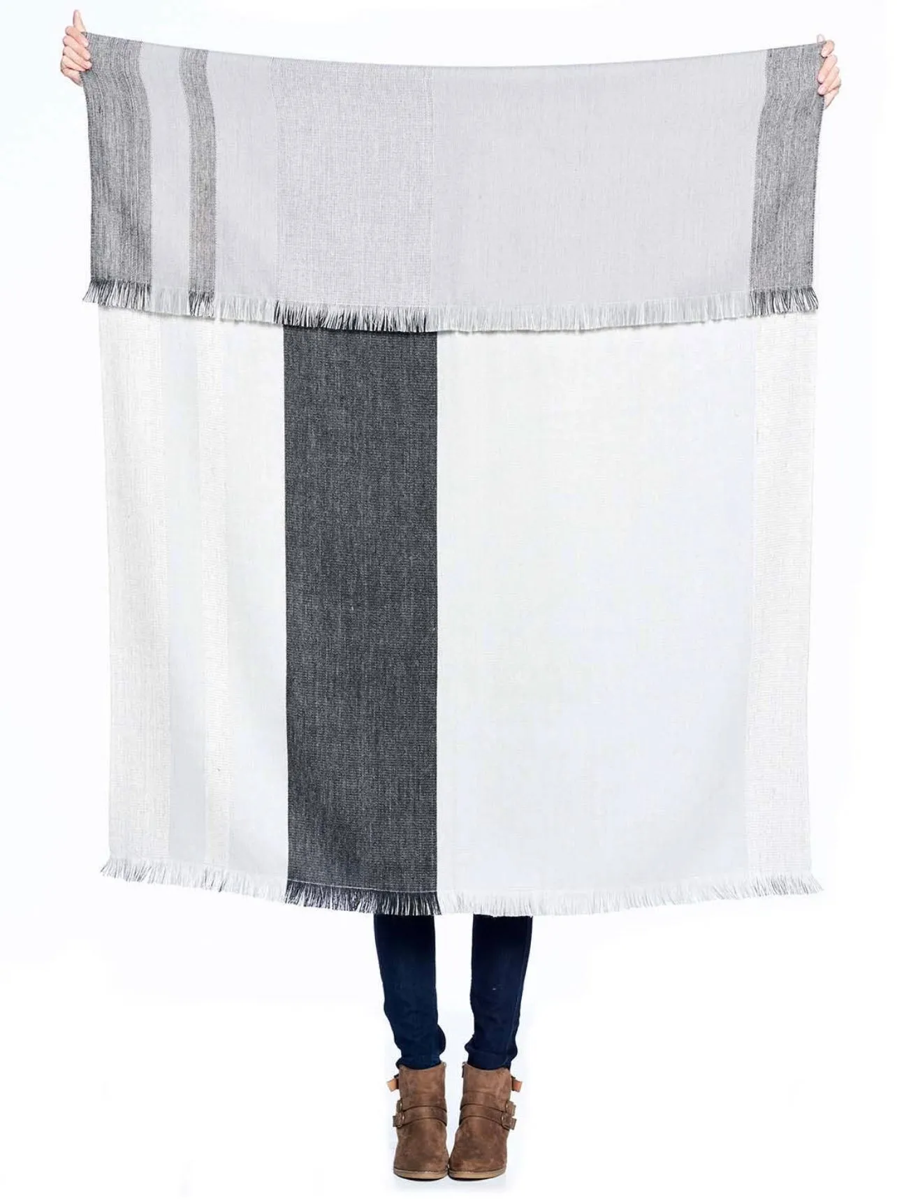 Reversible Alpaca Throw Monochrome