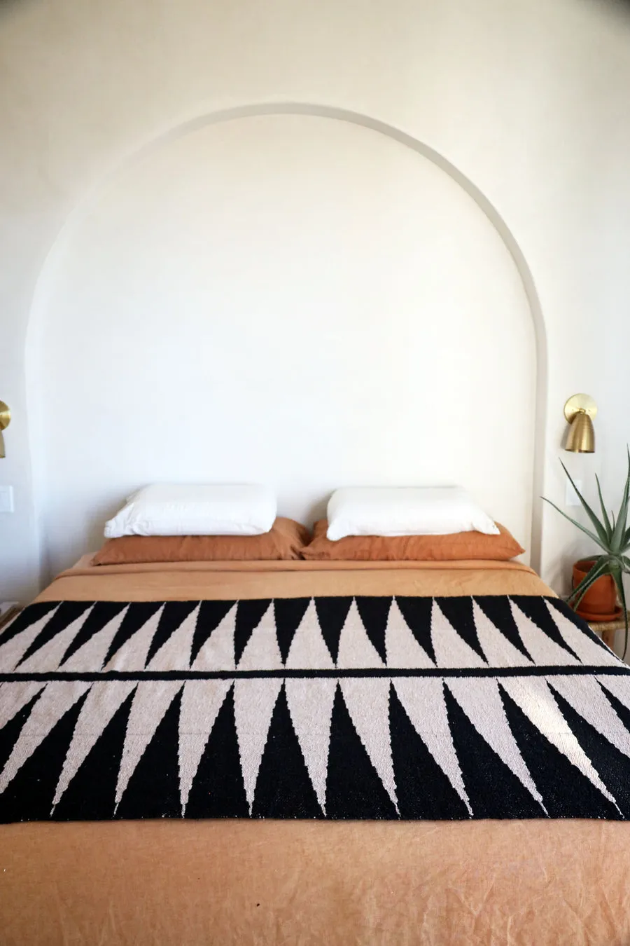 SAHARA HANDWOVEN BLANKET