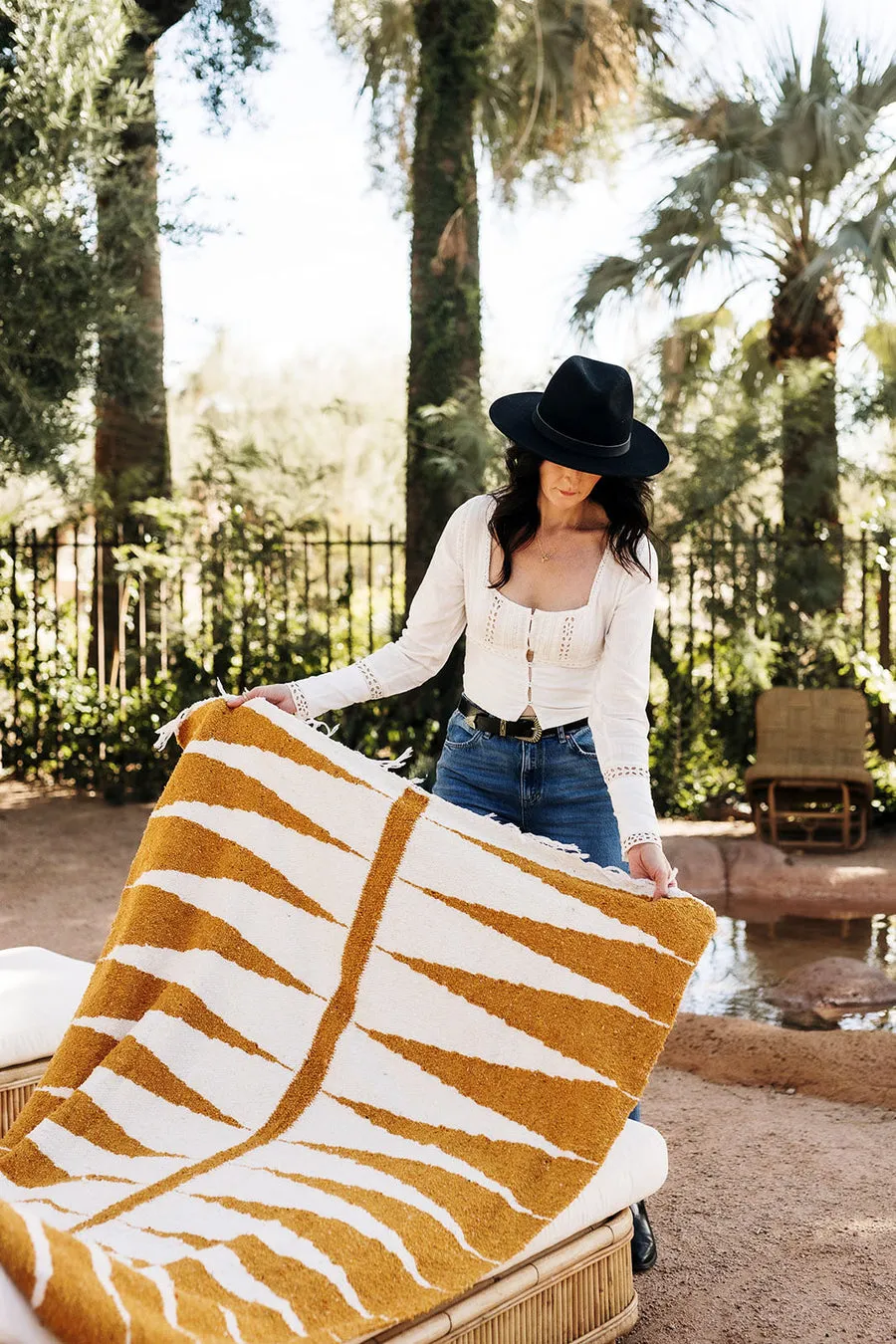 SAHARA HANDWOVEN BLANKET