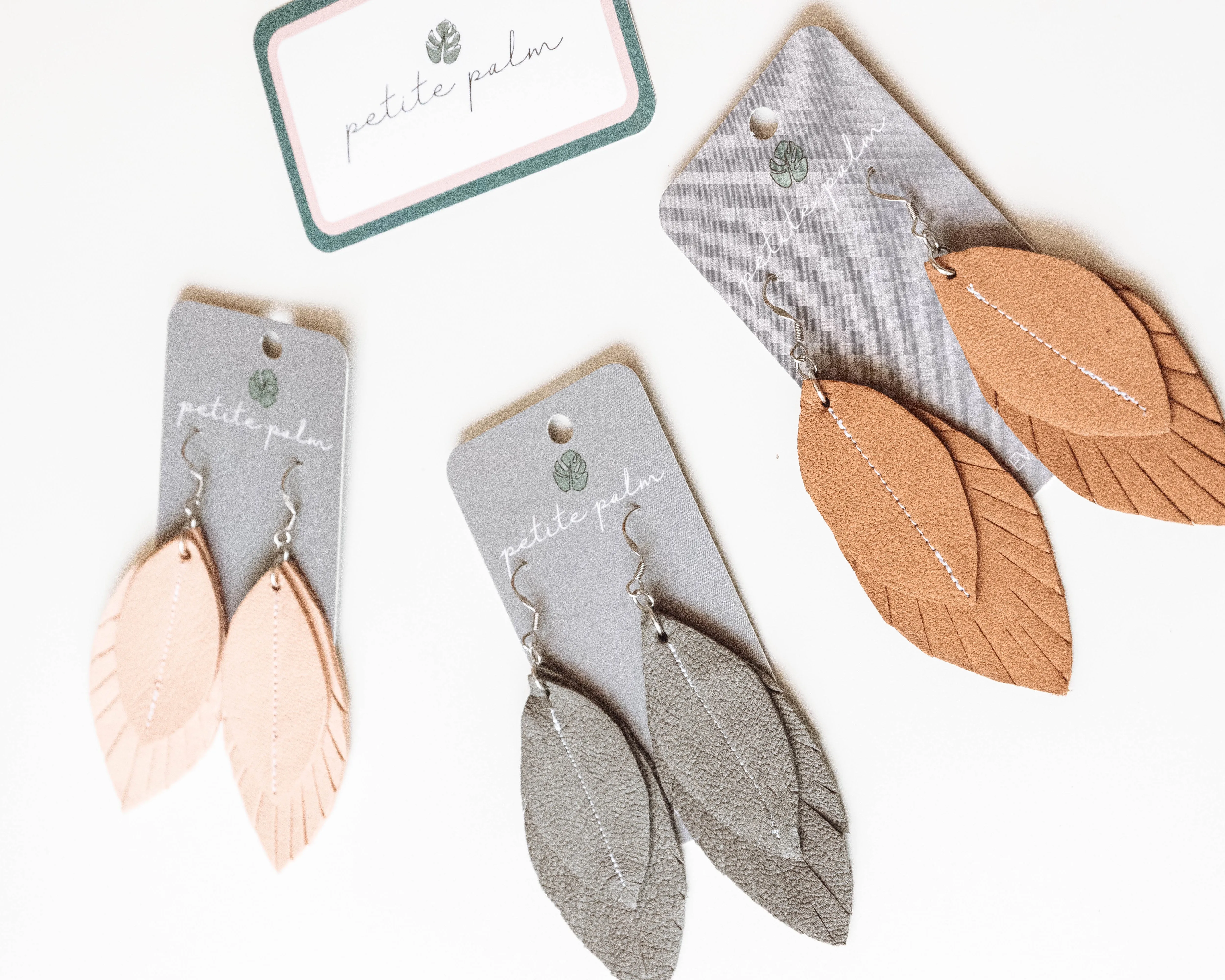 Single-Tone Feather Earrings - Grey