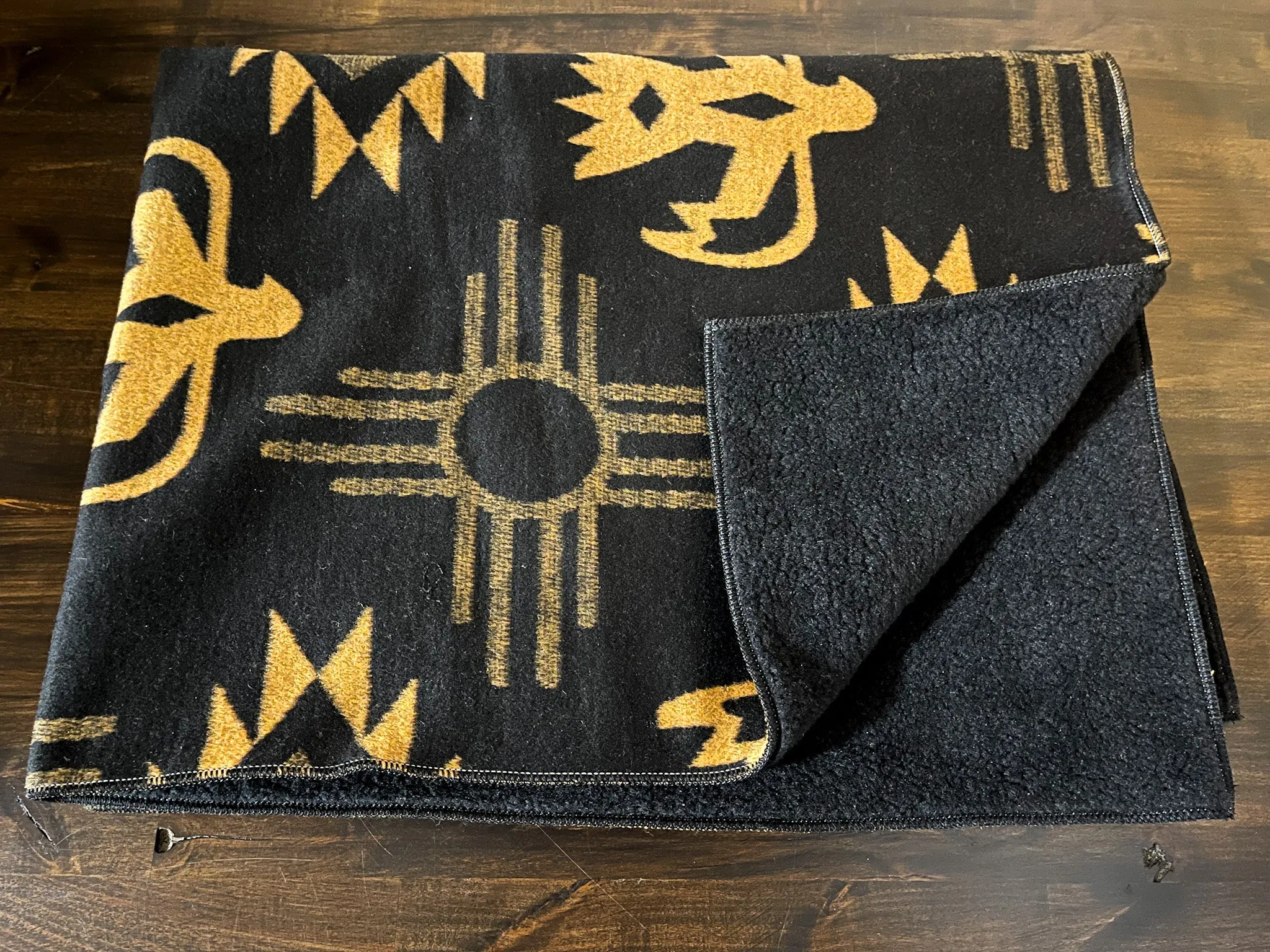 TAOS - Pet Sleeper Blanket with RuffTrek Sherpa