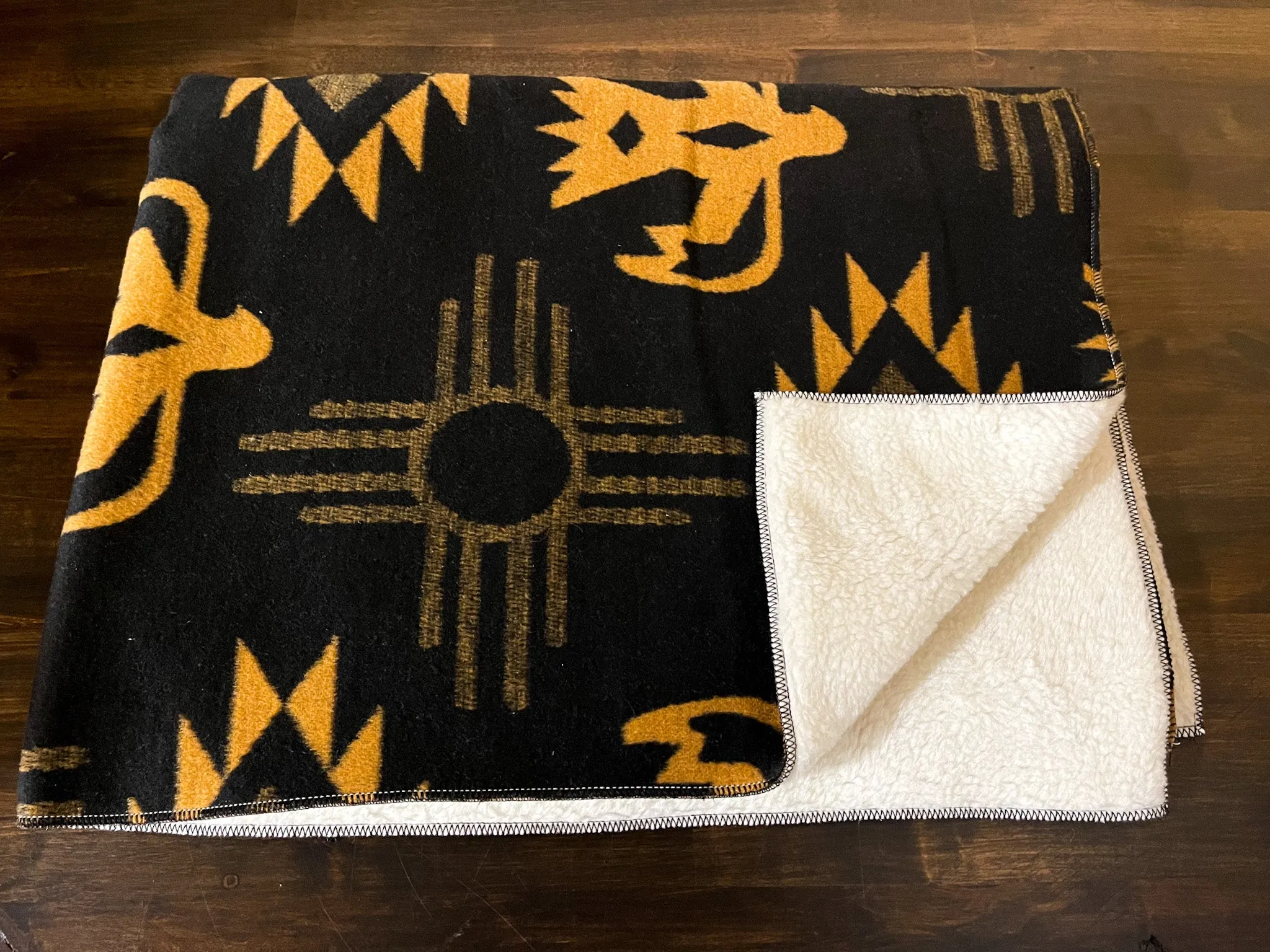 TAOS - Pet Sleeper Blanket with RuffTrek Sherpa
