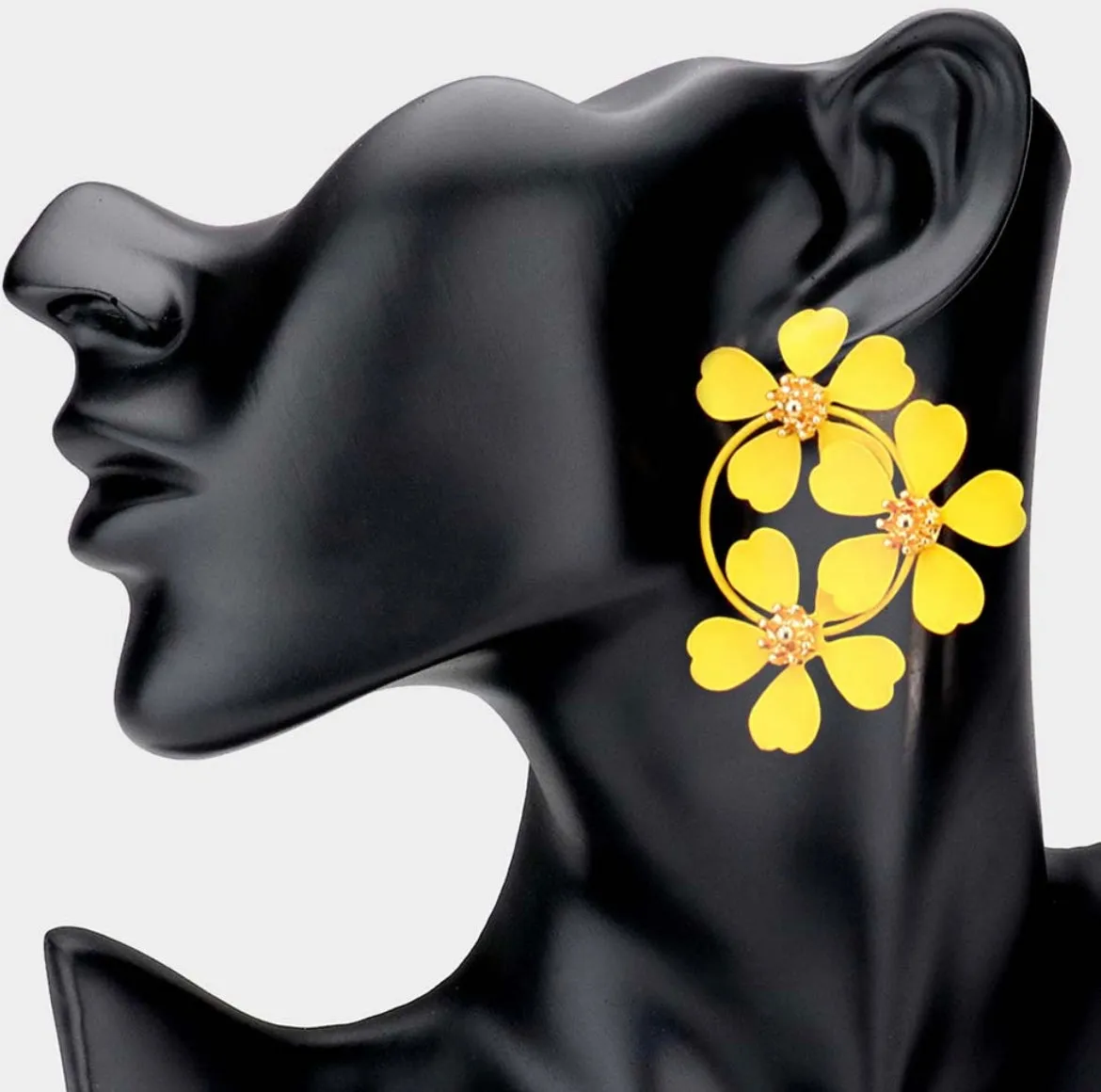 TRIPLE BLOOM OVERSIZED STUDS