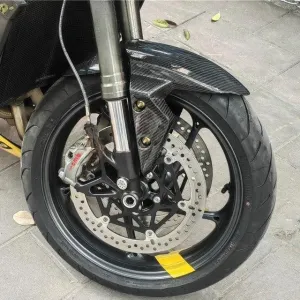 Triumph Street Triple 765 Rs Carbon  Triumph Street Triple 765 Rs 2020 - Front
